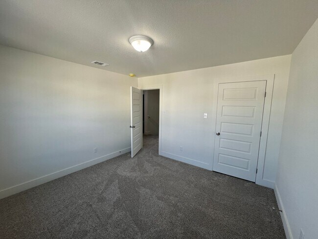 Building Photo - Call Green Oak Property Management to schedule your tour today!