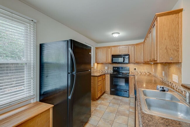 Building Photo - 3bed 2bath West End Home