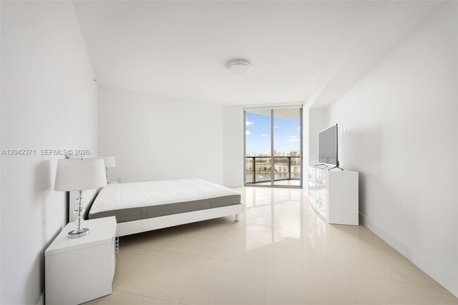 Building Photo - 17301 Biscayne Blvd
