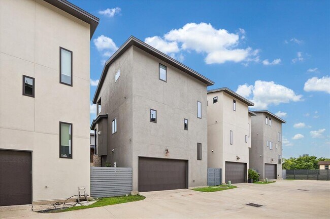 Building Photo - 5006 Pecan Springs Rd