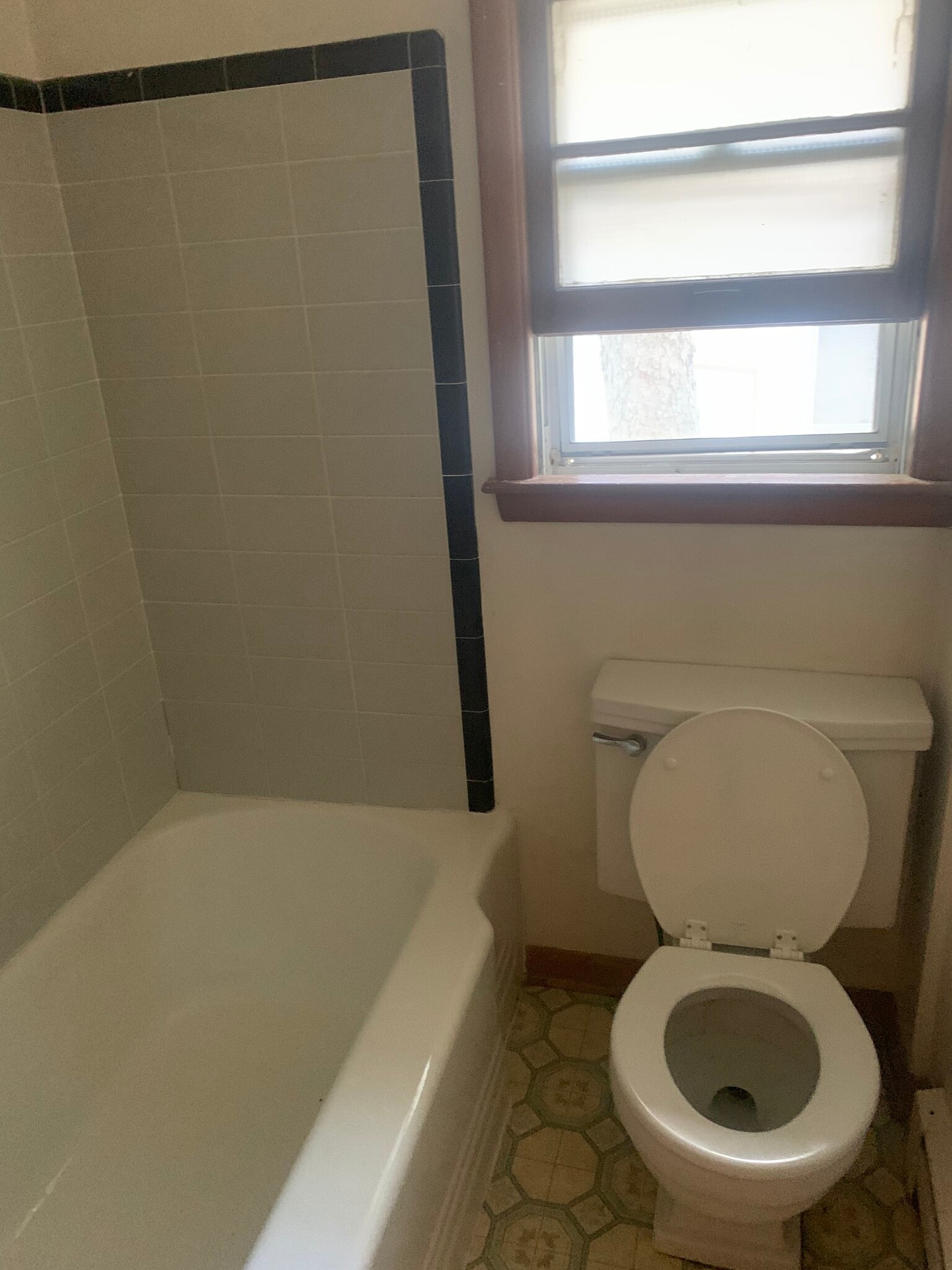 Bathroom - 1319 Drake St