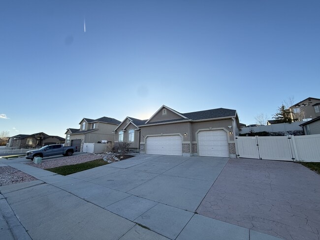 Building Photo - 6248 S High Bluff Dr