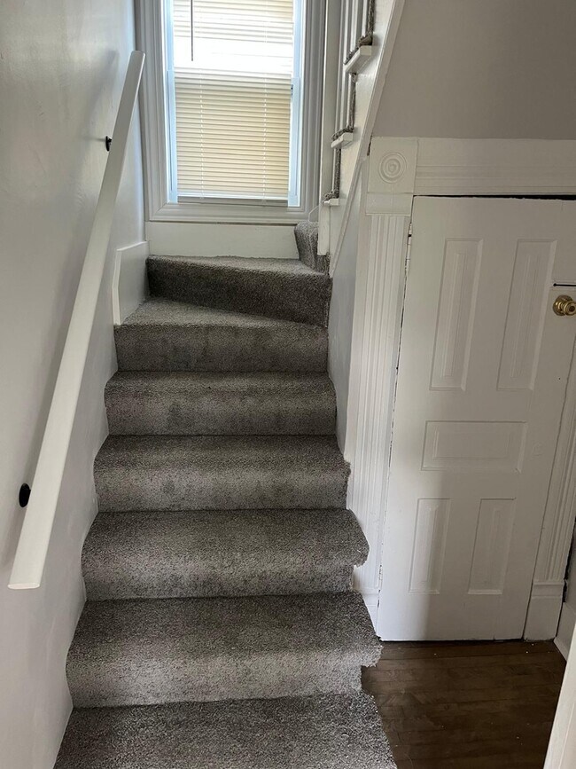 Building Photo - 11578 S Perry Ave