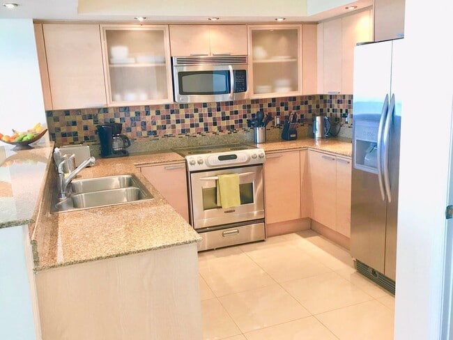 Building Photo - 16699 Collins Ave