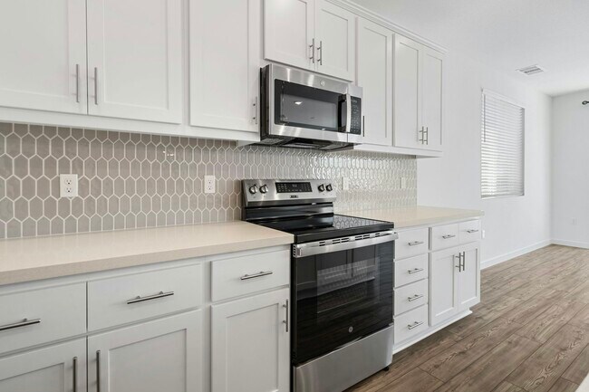 Building Photo - 3278 Vallonea St
