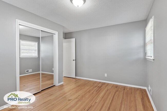 Building Photo - 3 Bedroom House