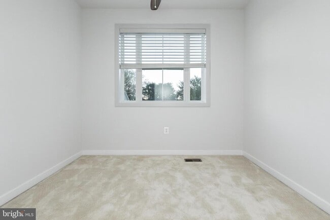 Building Photo - 12731 Vuillard St