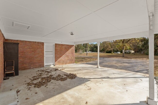 Building Photo - 3 bedrooms 2 bathroom