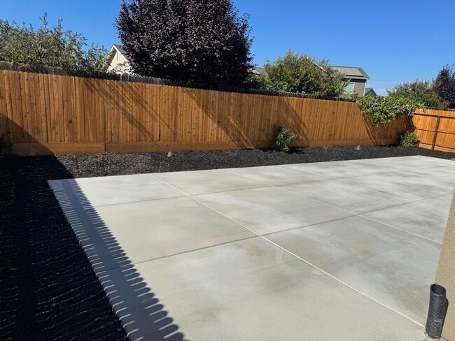 Building Photo - Beautiful Brand New home for rent in Visalia!