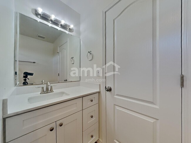 Building Photo - 1405 W Chance Ct