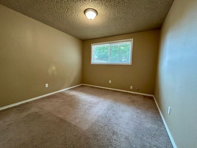 Building Photo - 509-511 SE 110th Ave
