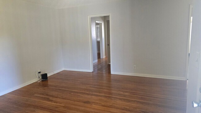Building Photo - Single Story Home with Large Yard availabl...