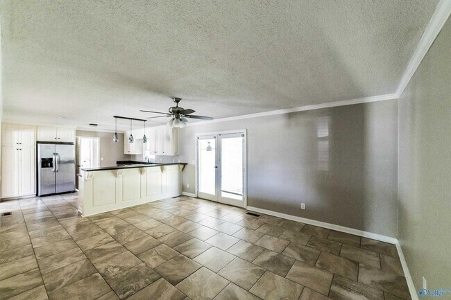 Building Photo - 2107 Edinburgh Dr SW