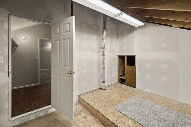 Building Photo - Rockrimmon Condo with Loft, Fireplace & Patio + Pool & Hot Tub