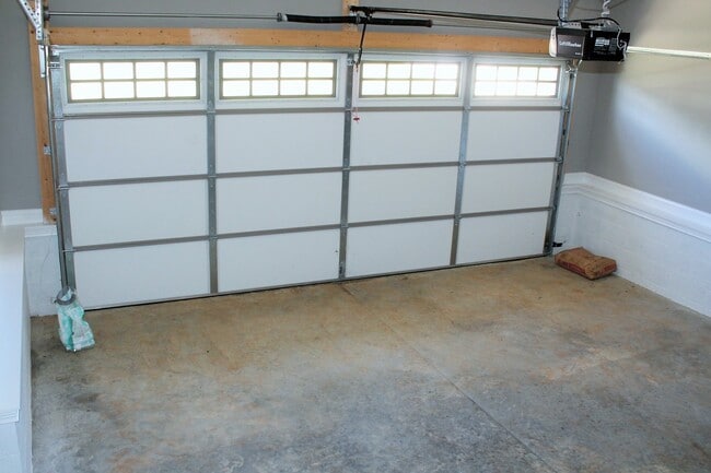 Building Photo - 254 Azalea Dr
