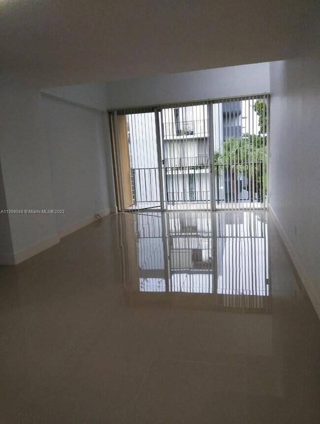 Building Photo - 110 Fontainebleau Blvd