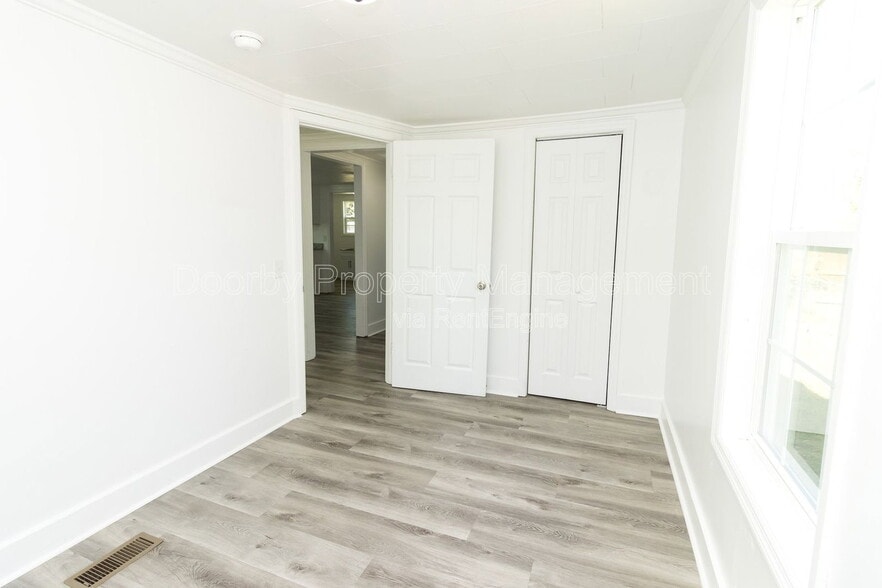 Building Photo - 108 Suggs St