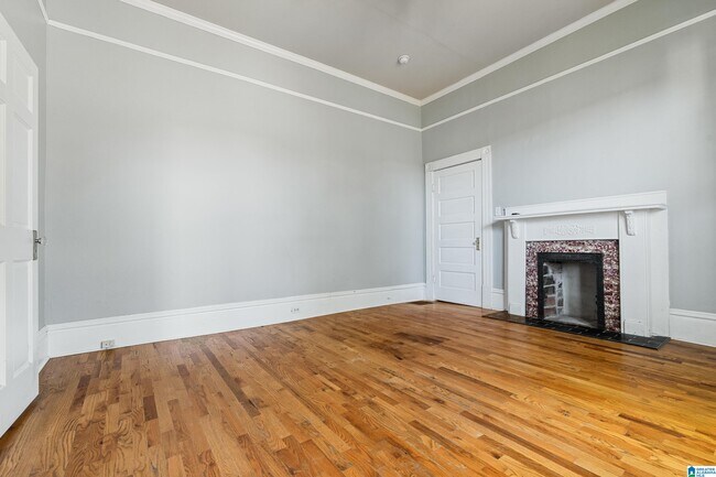 Building Photo - 3716 6th Ave S