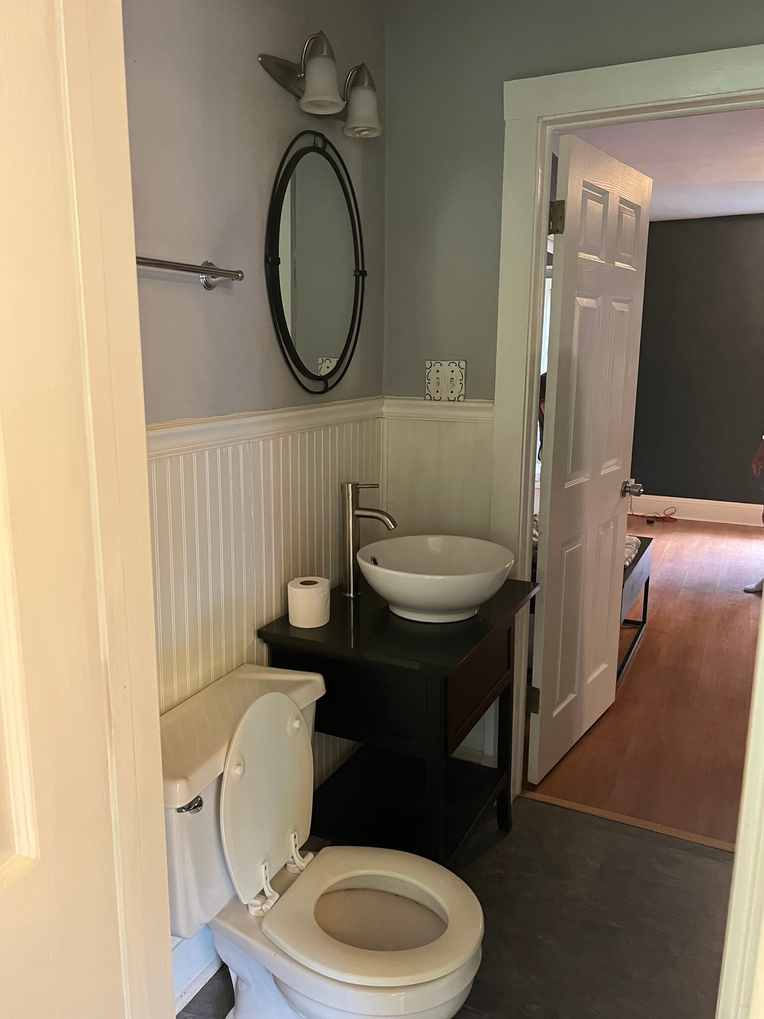 Middle Bath - 726 Hartford Ave