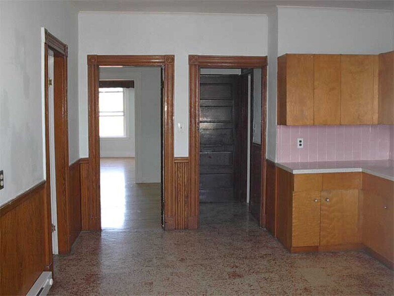 Building Photo - 262 Maverick St