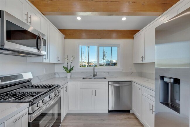 Building Photo - 745 Domingo Dr