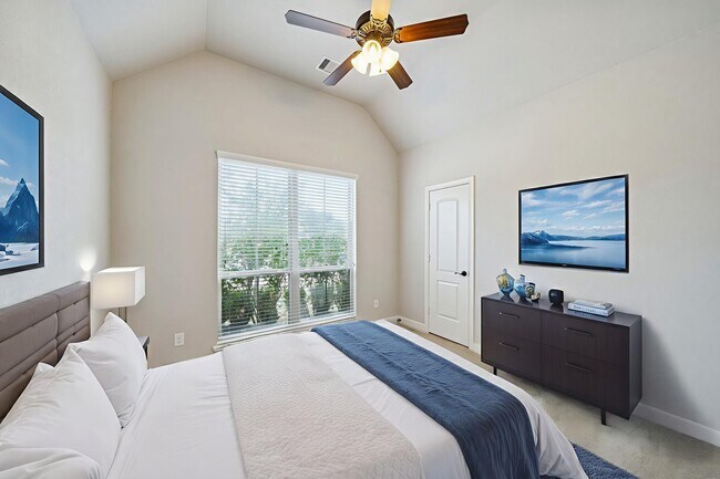 Building Photo - 15115 Flintridge Lake Ln