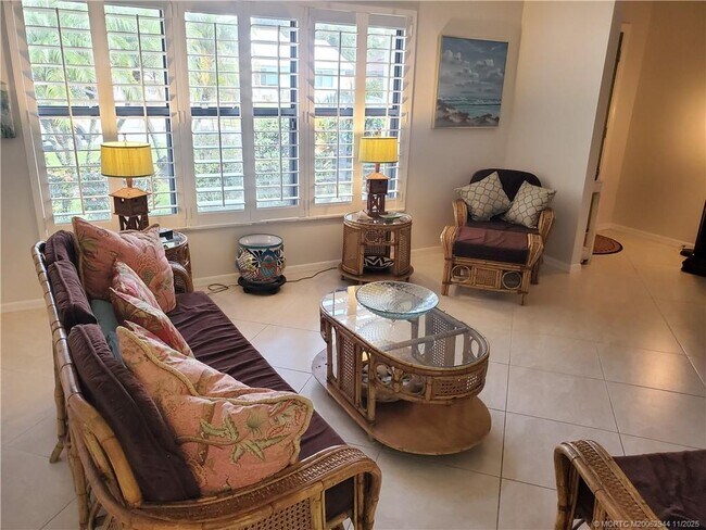 Building Photo - 590 NE Lima Vias