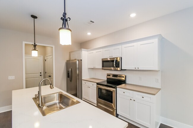 Building Photo - 55 Greyfield Dr
