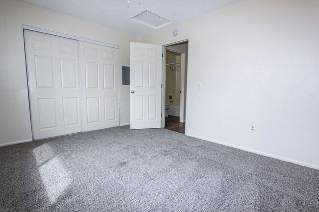 Building Photo - 4910 N Arnold Dr