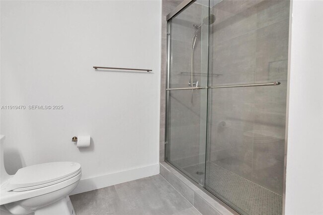 Building Photo - 3029 NE 188th St