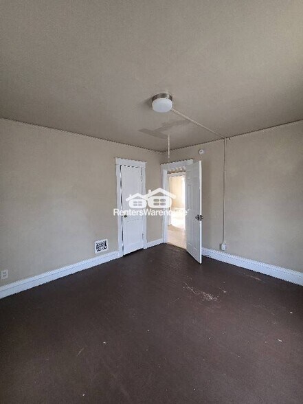 Building Photo - 8711 Alva Ave