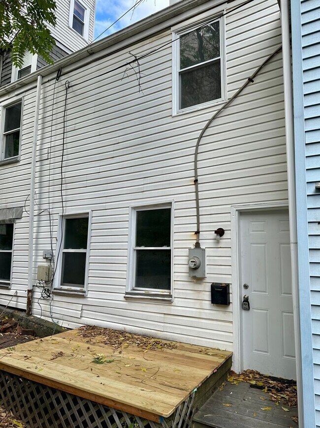 Building Photo - 2709 Josephine St