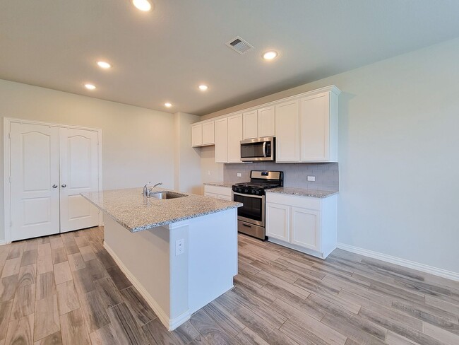 Building Photo - Quiet Cul De Sac! Tray Ceiling in Family & Primary suite. Wood Like Tile, Modern Gray Walls, Grea...