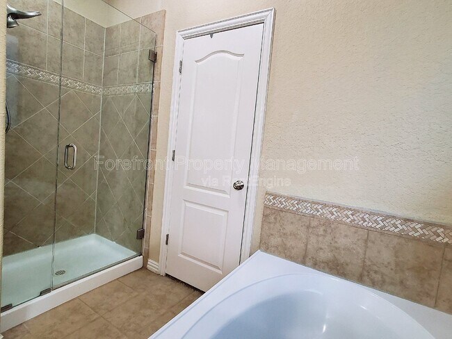 Building Photo - 11927 Jasmine Way