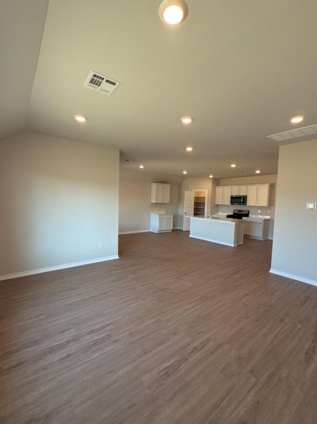 Building Photo - 2924 Firefly Dr