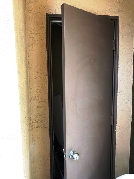 Building Photo - 8889 Caminito Plz