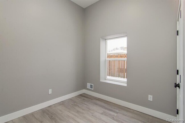 Building Photo - 2455 Crumb Rd