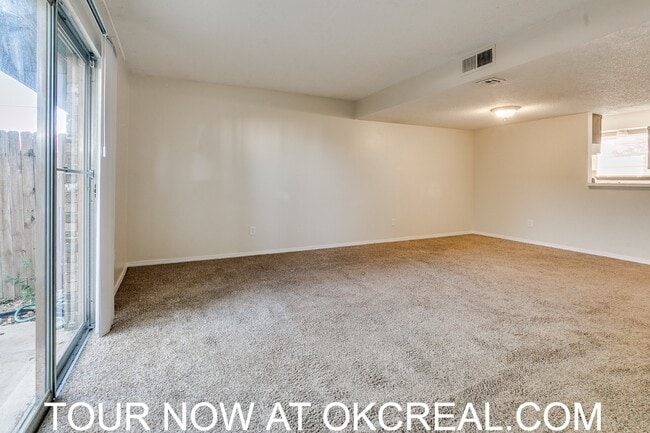 Building Photo - 1223 Lakecrest Dr