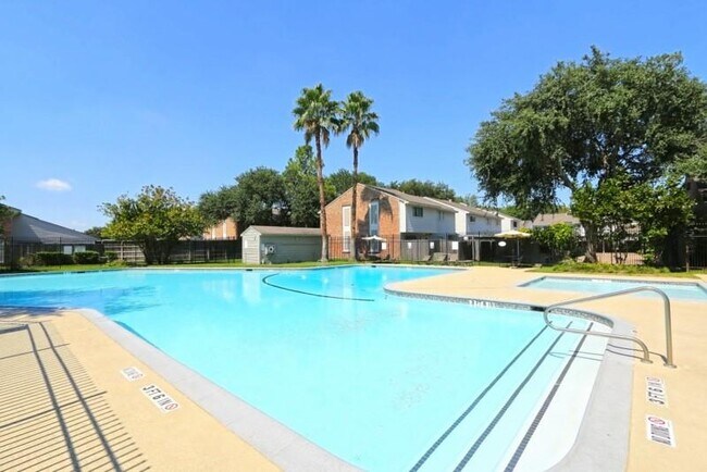 Building Photo - 9242 Westwood Village Dr
