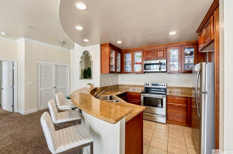 Building Photo - 450 N Arlington Ave