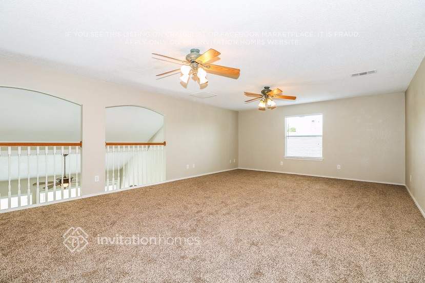 Building Photo - 705 Crestmont Dr