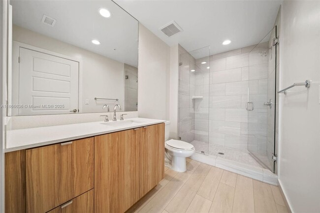 Building Photo - 555 NE 8th St