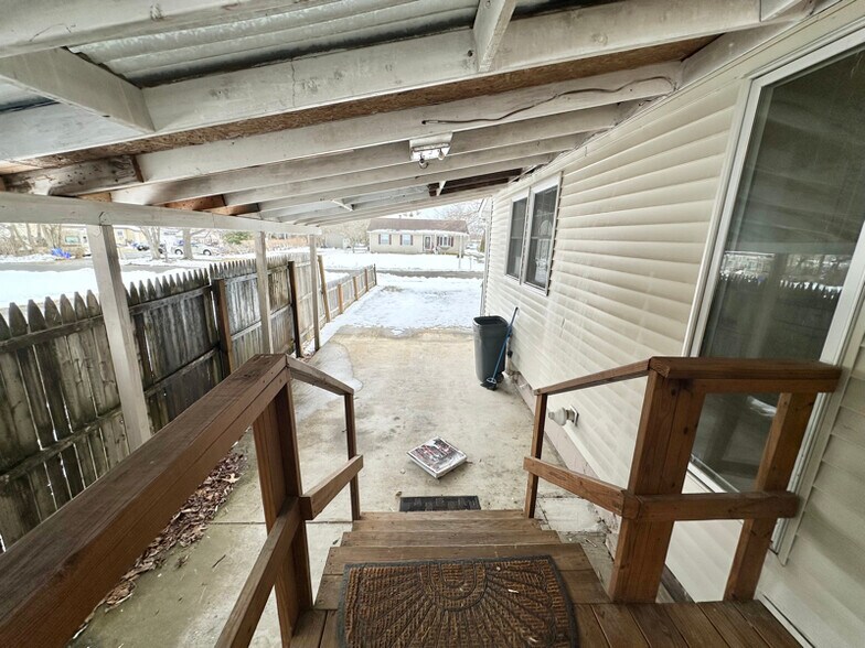 Building Photo - 114 Melini Ave