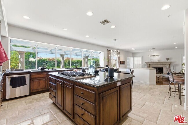 Building Photo - 6003 County Oak Rd