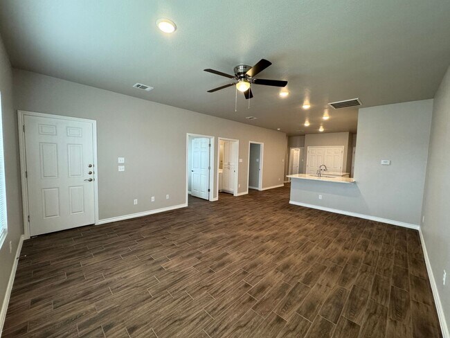 Building Photo - 5403 Rose Gdn Lp