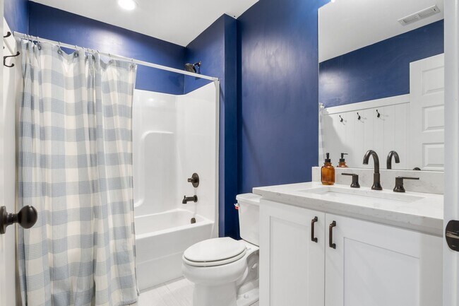 Building Photo - 3 Bedroom Inglewood Home