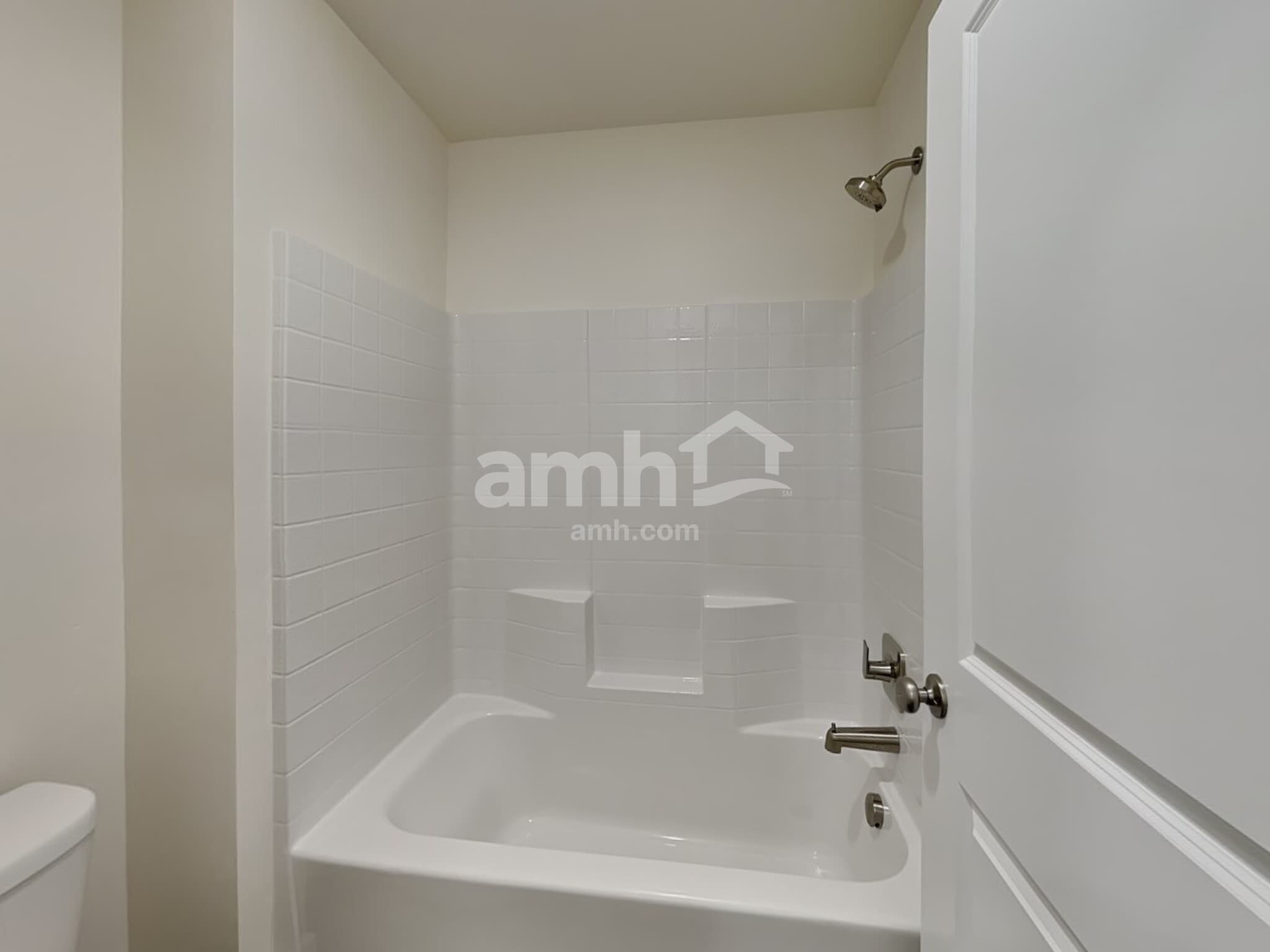 Building Photo - 752 S Rocker Ave