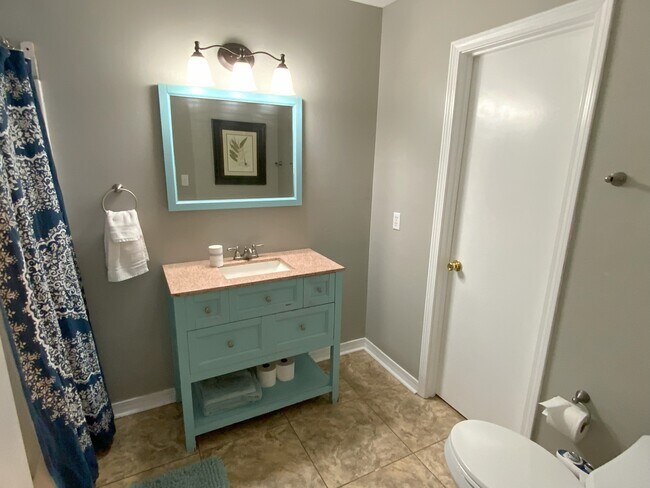 Building Photo - 943 Ashley Ln