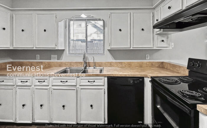 Building Photo - 14142 Burke Forest Dr