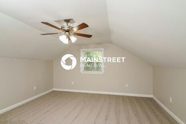 Building Photo - 3 Bedroom Pet-Friendly Home in Louisville, KY with Main Street Renewal
